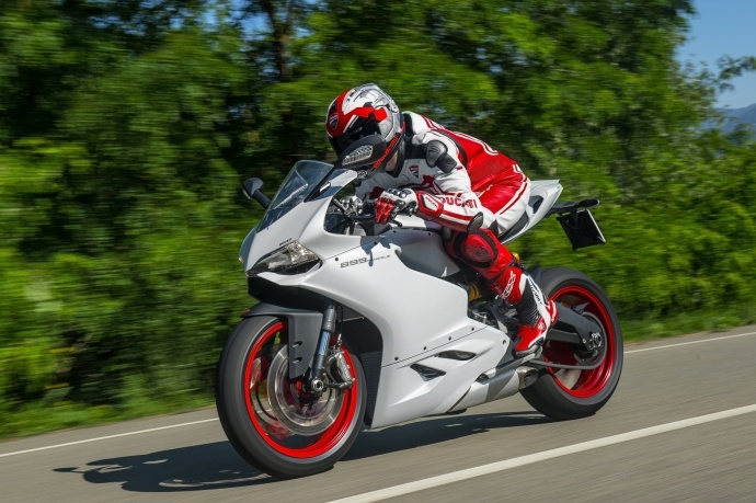 Thi diem cho moto phan khoi lon vao cao toc hinh anh