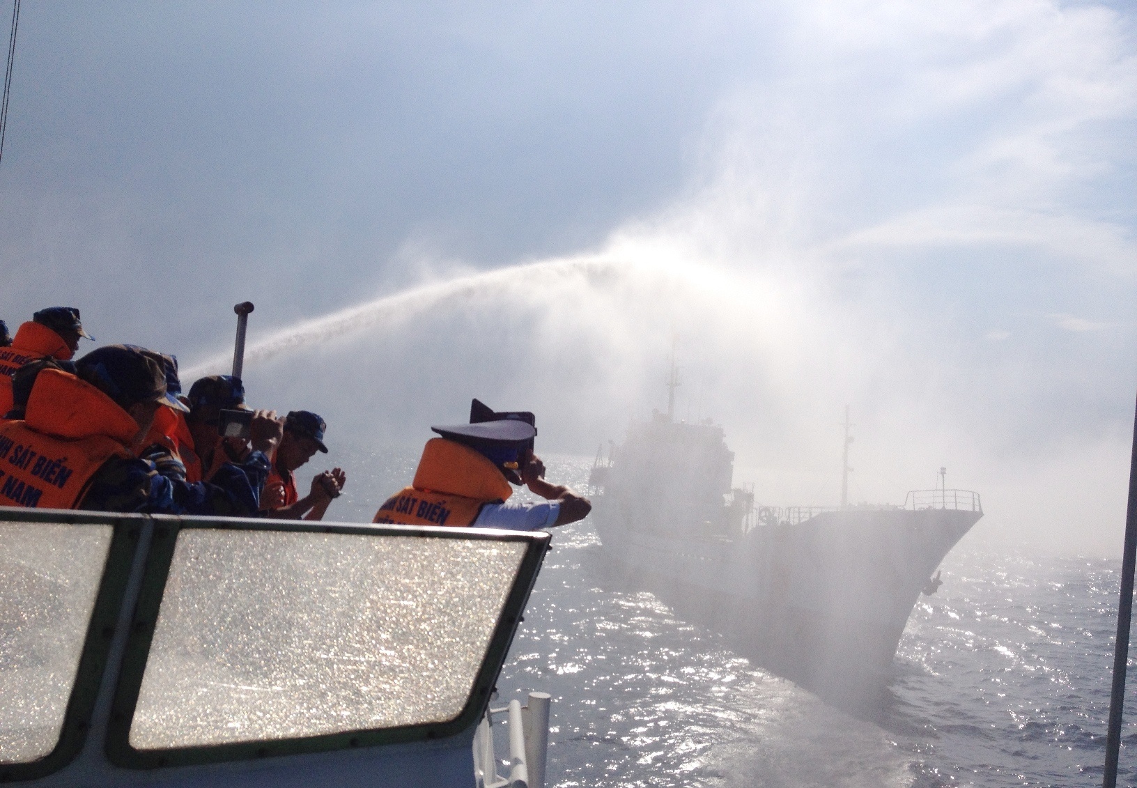 Tau canh sat bien Viet - Nhat luyen tap tran ap toi pham hinh anh