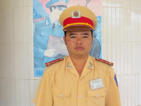 Dai uy canh sat giao thong 65 lan khong nhan hoi lo hinh anh