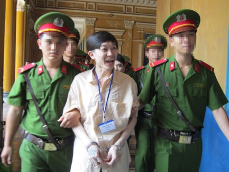 Dan canh quan he bay dan, giet chu tiem vang dong tinh hinh anh