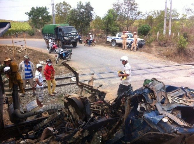 Xe tai vang 10 m do tong tau lua, tai xe tu vong hinh anh