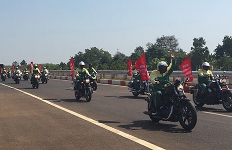 Tranh cai viec thi diem moto vao cao toc hinh anh