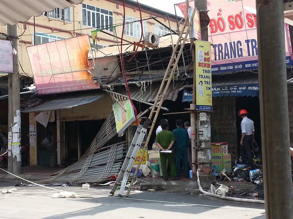 Bo chet, 3 me con bong nang trong vu chay cho Phung Khoang hinh anh