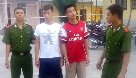 Vay bat nhom con do 'rua han' bang sung hinh anh