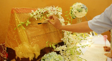 Vao phong tan hon, trom sach tien mung cuoi hinh anh