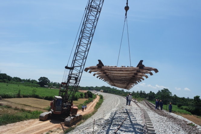 Chuyen duong sat sang cau song Bo moi, toc do tau 120 km/h hinh anh