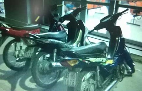 Ba chiếc mô tô tham gia nhóm đua bị bắt giữ.