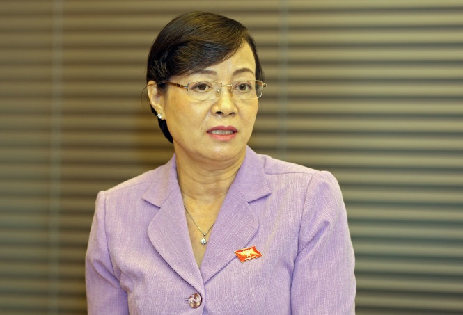 Xe dan mua, duong dan lam, sao lai thu phi? hinh anh