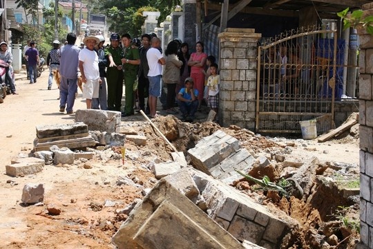Tuong da do sap, 2 nguoi chet tai cho hinh anh