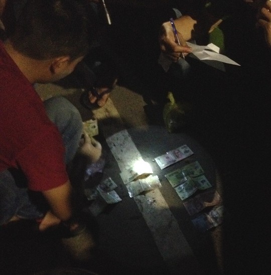 Kiểm tra trong người thi thể, cơ quan chức năng phát hiện có 1 xấp vé số xổ ngày 1/6.