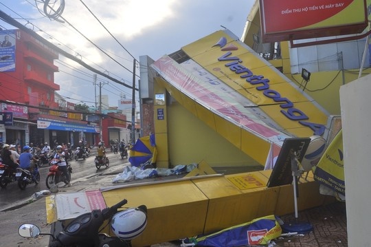 Mua lon, gio loc bat thuong o quan 9 hinh anh