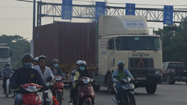 Nhiều DN vận tải có xe đầu kéo thừa nhận tình trạng khan hiếm tài xế có GPLX hạng FC.