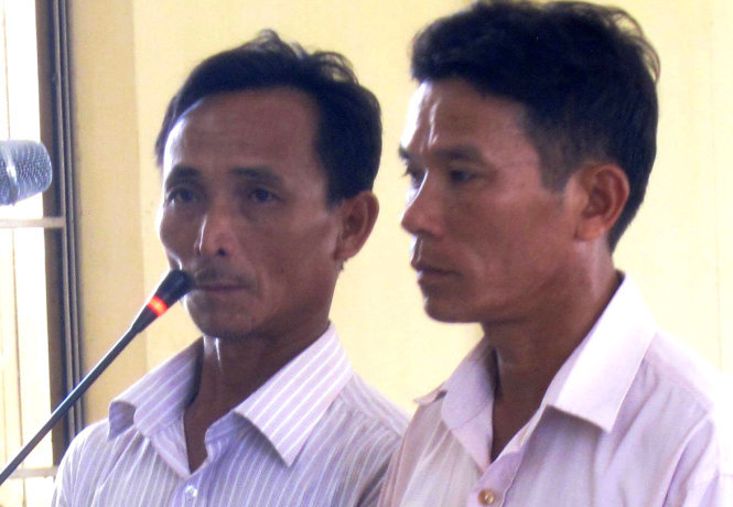 Hai nguoi than hoc sinh Tu Ngoc Thach khang cao hinh anh