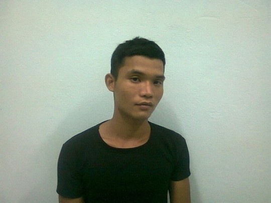 Ke trom cho bat ngo dau thu, xin tai ngoai de… cuoi vo hinh anh