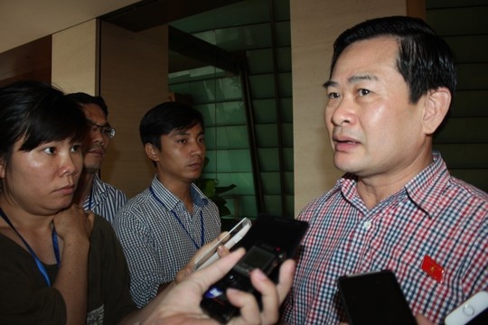 Ông Nguyễn Đình Quyền trả lời báo chí sáng 8/6. 