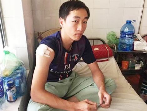 'Phe' bo da, sinh vien dam bi thuong trung uy canh sat hinh anh