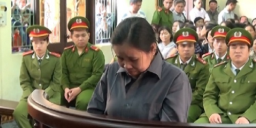 Dan nguoi tinh ve nha giet chong de thoai mai yeu nhau hinh anh
