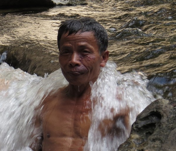 'Nguoi tien su' giua Phong Nha - Ke Bang hinh anh