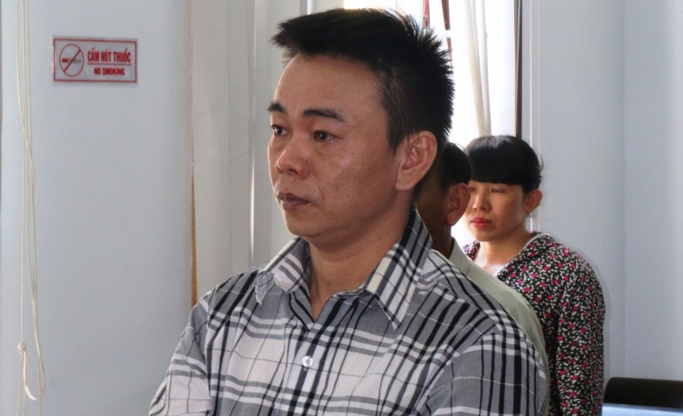 Gia lam nha bao, tong tien canh sat giao thong 100 trieu hinh anh