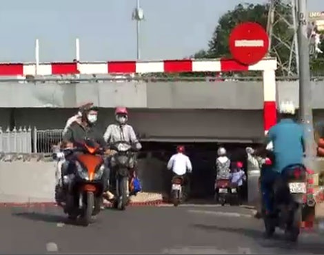 Nhung nghich ly tu ham chui cau Dien Bien Phu tai TP HCM hinh anh