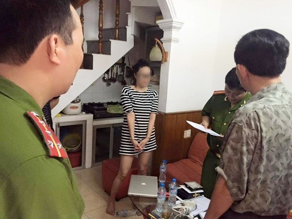 Nguoi duoc cho la 'Thanh Co Co Tuyet Anh Tran' bi bat hinh anh