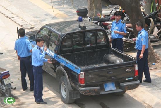 ​Mien nhiem bon doi truong doi thanh tra giao thong hinh anh