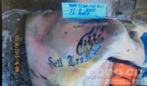 Xac chet bi an voi hinh xam la tren vai hinh anh