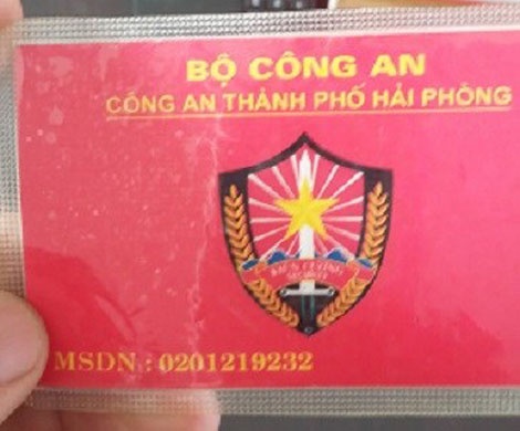 Tấm thẻ ngành giả.