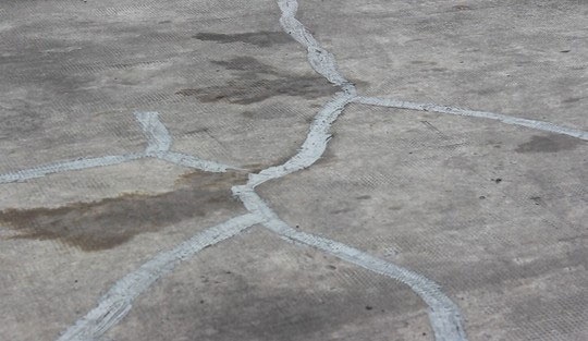 Xuat hien nhieu vet nut duoi ham chui cau Dien Bien Phu hinh anh