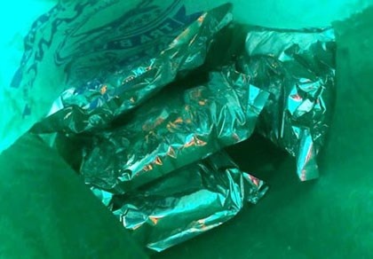 Công an thu được 8kg ma túy đá mà Hưng cất giấu tinh vi trong mâm bánh sơ của xe hơi.