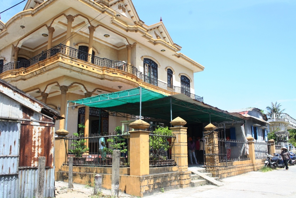 Nghi pham sat hai 2 nguoi trong dinh thu lon tu tu hinh anh