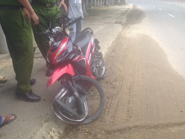 Va cham dai phan cach, 2 hoc sinh lop 9 tu nan hinh anh