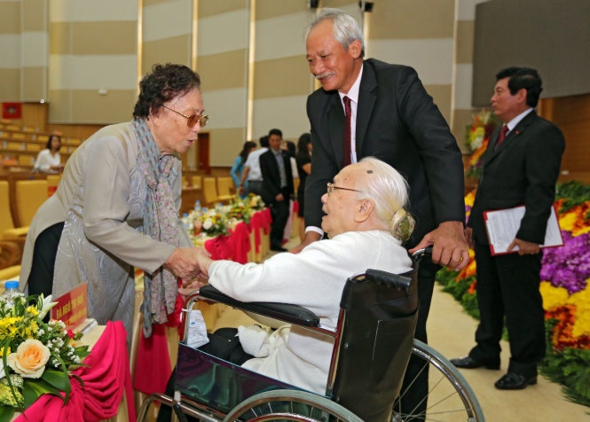 Nguyên phó chủ tịch nước Nguyễn Thị Bình và bà Ngô Thị Huệ (phu nhân cố Tổng bí thư Nguyễn Văn Linh) tại lễ kỷ niệm.