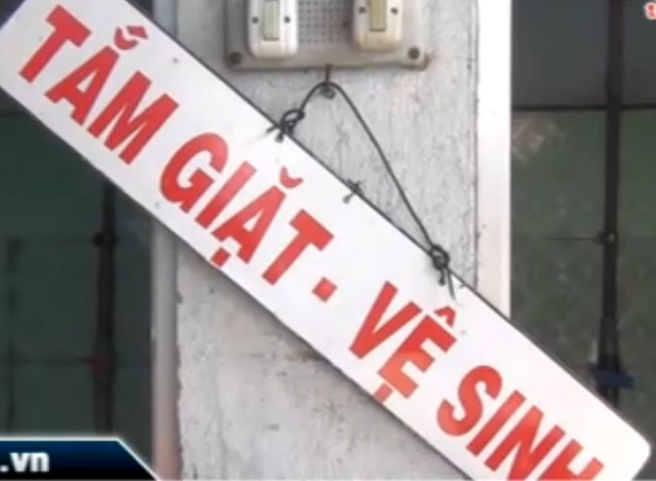 Nam thanh nien chet sau khi ra khoi nha ve sinh o Sai Gon hinh anh