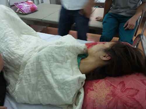 Ep thieu nu uong say roi ham hiep hinh anh