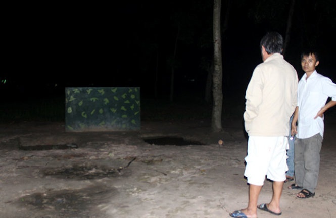 Bo me bang hoang thay xac con gai trong ho nuoc rung tram hinh anh