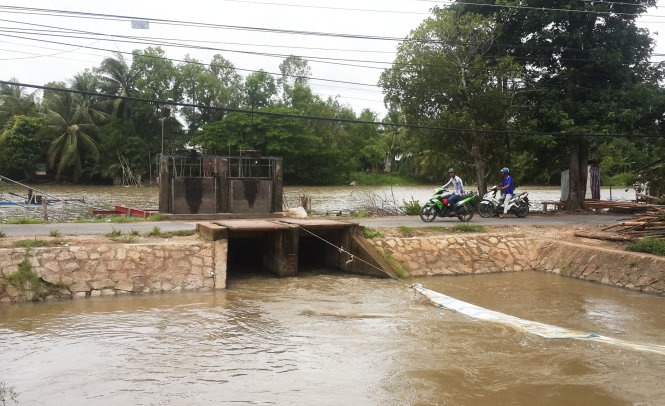 Mua lon o dau nguon nuoc giup giai han cho TP Rach Gia hinh anh