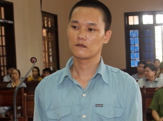 Linh an vi che giau ke giet chu re trong dem tan hon hinh anh