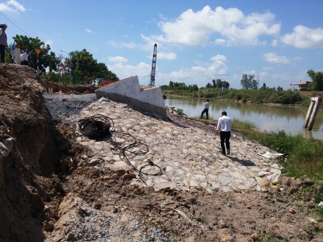 470 trieu dong xay lai cau 'moi khanh thanh 2 tuan da sap' hinh anh