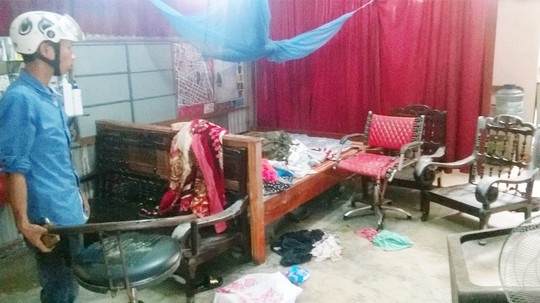 Cuop xong vao nha troi, danh gia chu ngat xiu giua ban ngay hinh anh