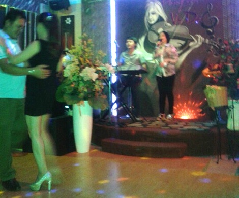 Tan mat 'phong nhi' cua cac quy ba lam tien hinh anh