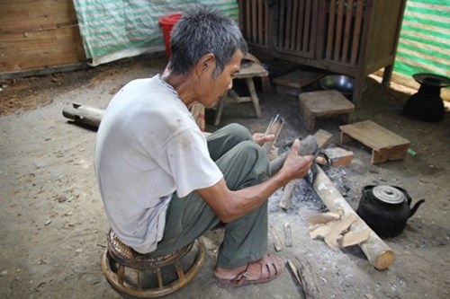 Ông Lo Văn Bình - người duy nhất sống sót trong gia đình 4 người bị sát hại ngày 2/7/2015. 