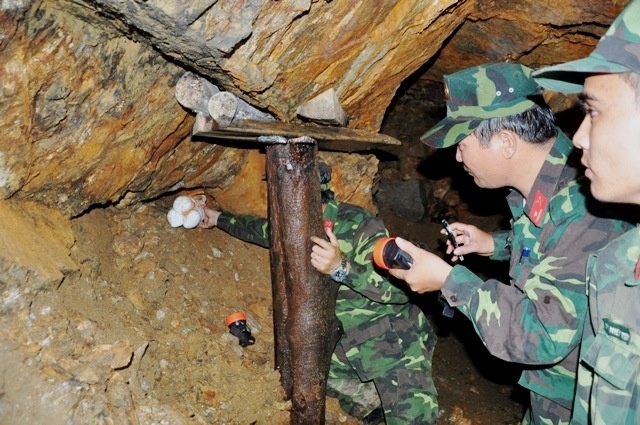 No min danh sap 36 ham khai thac vang trai phep hinh anh