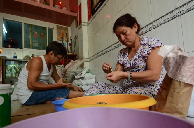 Nuoi con cho nguoi dung di tu hinh anh