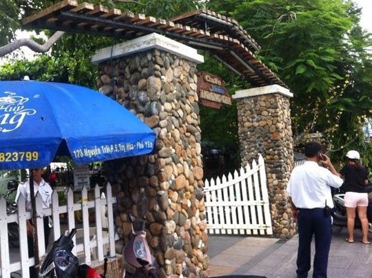 Vo Pho cong an quan o Ha Noi chet trong be boi khach san hinh anh