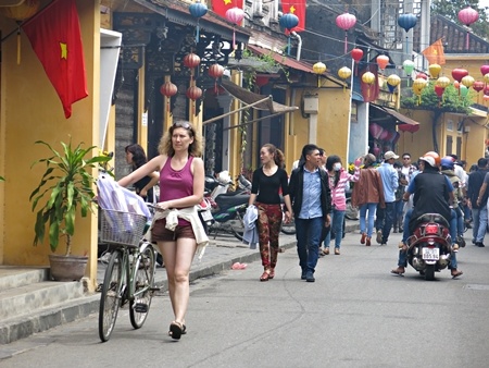 Bat ke cuop tai san cua du khach o Hoi An hinh anh