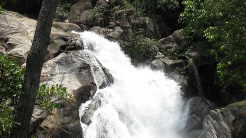 Nam sinh 18 tuoi tu vong khi di phuot o thac Ba hinh anh