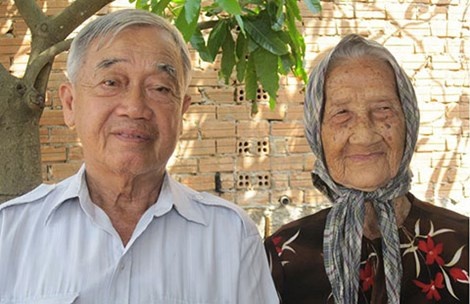 Huyen thoai me hien vang dong tau khong so hinh anh