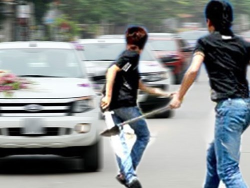Giang ho dat Cang truy sat chu re tren duong don dau hinh anh