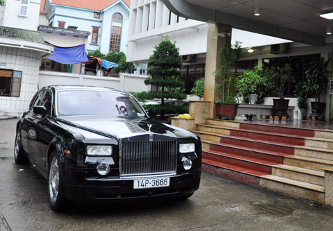 Sieu xe Rolls Royce ung ho dong bao vung lut ban duoc 9 ty hinh anh